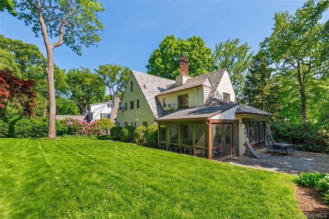 16 West Drive, Larchmont, NY 10538