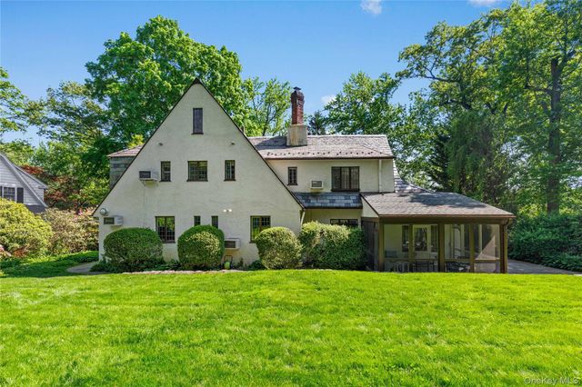 16 West Drive, Larchmont, NY 10538