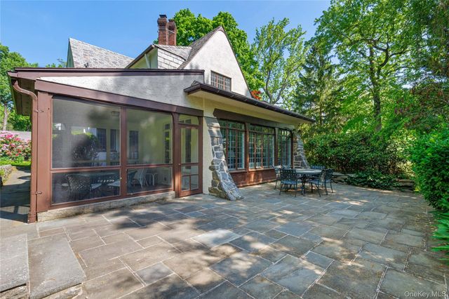 16 West Drive, Larchmont, NY 10538