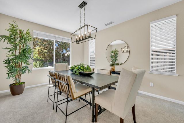 8425 Briggs Dr, Roseville, CA 95747