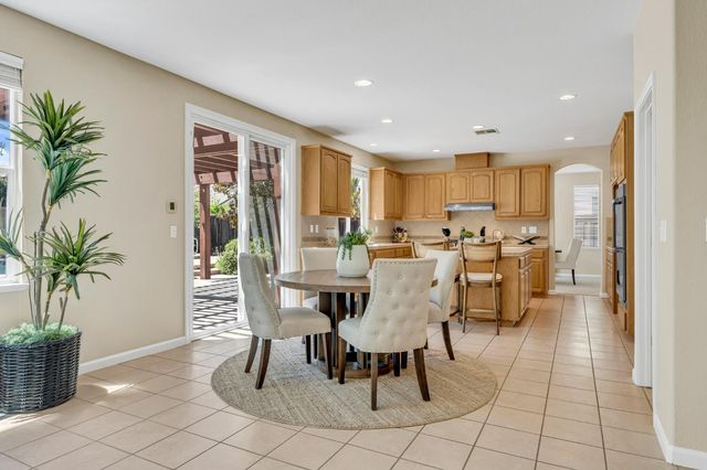 8425 Briggs Dr, Roseville, CA 95747