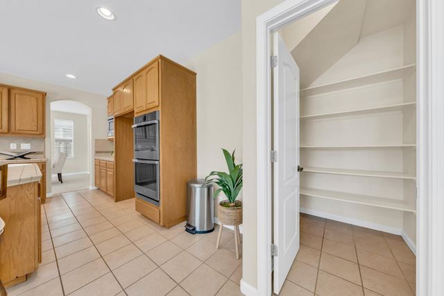 8425 Briggs Dr, Roseville, CA 95747