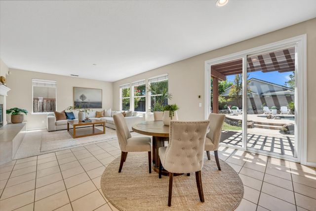 8425 Briggs Dr, Roseville, CA 95747