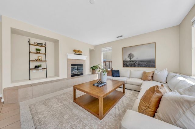 8425 Briggs Dr, Roseville, CA 95747