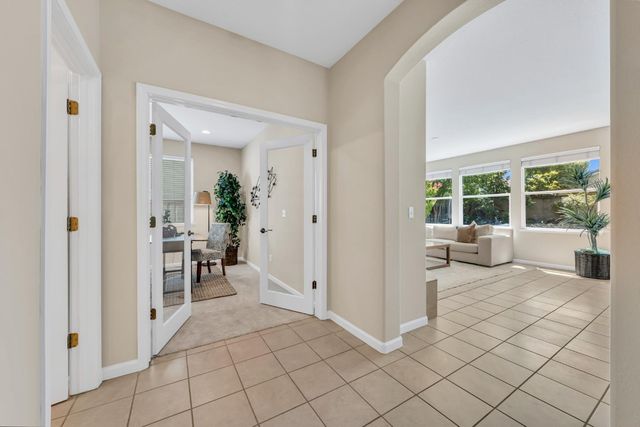 8425 Briggs Dr, Roseville, CA 95747