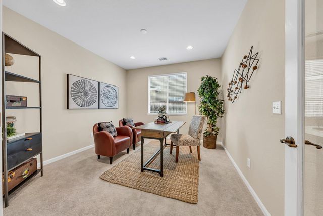 8425 Briggs Dr, Roseville, CA 95747