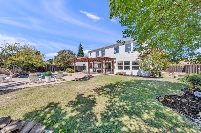 8425 Briggs Dr, Roseville, CA 95747