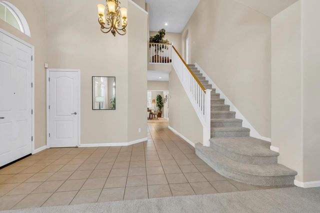 8425 Briggs Dr, Roseville, CA 95747