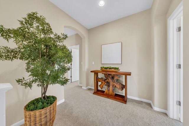 8425 Briggs Dr, Roseville, CA 95747