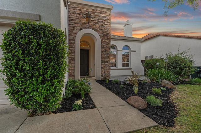 8425 Briggs Dr, Roseville, CA 95747