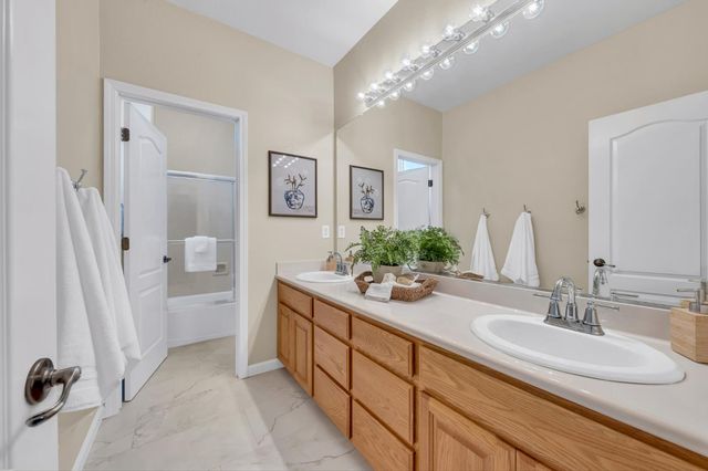 8425 Briggs Dr, Roseville, CA 95747