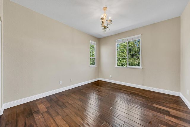 8425 Briggs Dr, Roseville, CA 95747