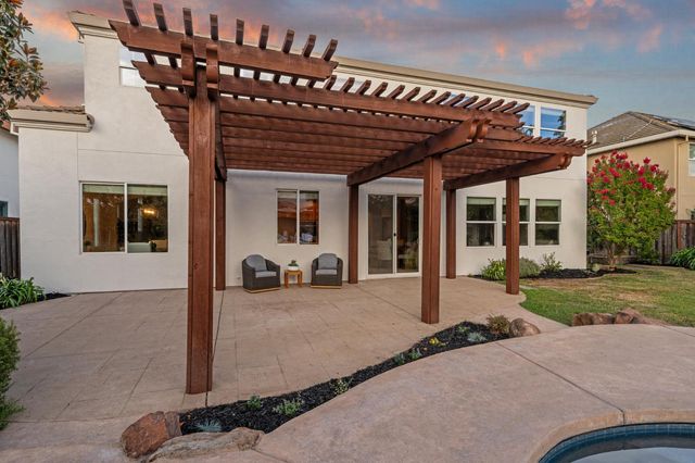 8425 Briggs Dr, Roseville, CA 95747