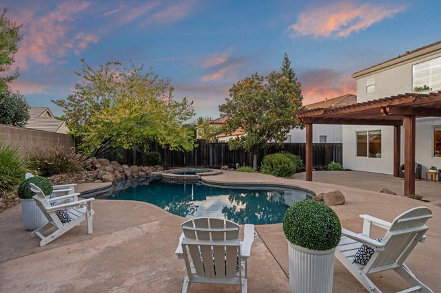 8425 Briggs Dr, Roseville, CA 95747