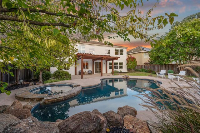 8425 Briggs Dr, Roseville, CA 95747