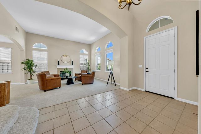 8425 Briggs Dr, Roseville, CA 95747