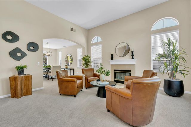 8425 Briggs Dr, Roseville, CA 95747