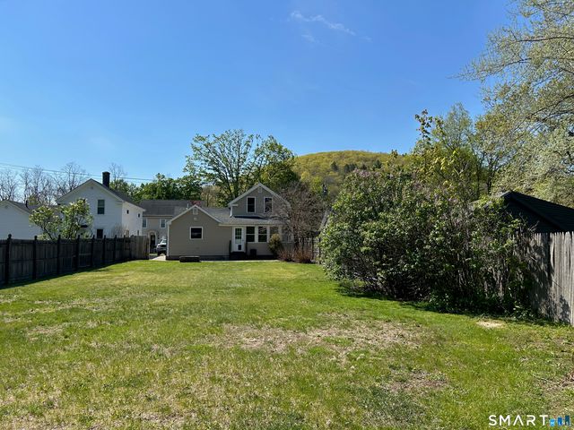 34 Cottage Street, New Hartford, CT 06057