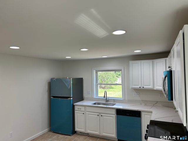 34 Cottage Street, New Hartford, CT 06057