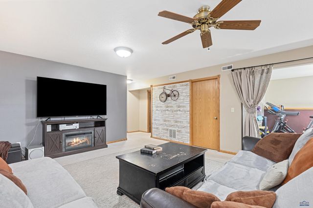 1613 ELK CT, Sturgis, SD 57785