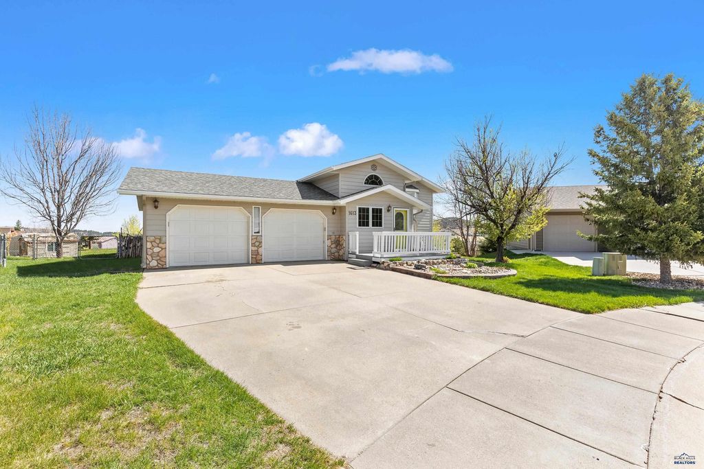 1613 ELK CT, Sturgis, SD 57785