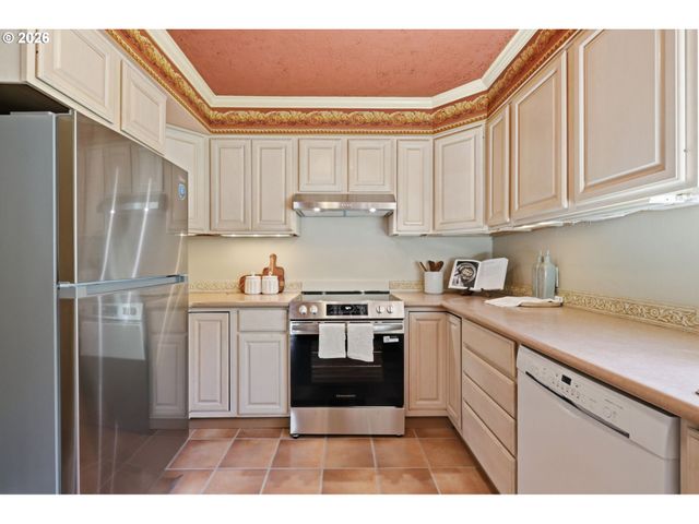 6010 S CORBETT Ave, Portland, OR 97239