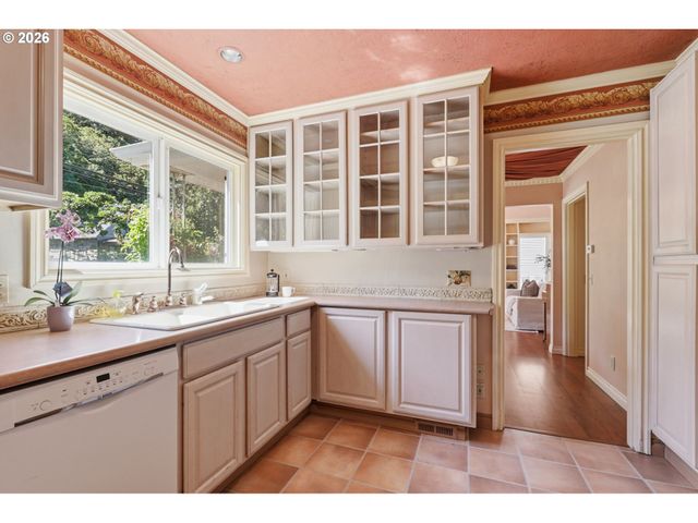 6010 S CORBETT Ave, Portland, OR 97239