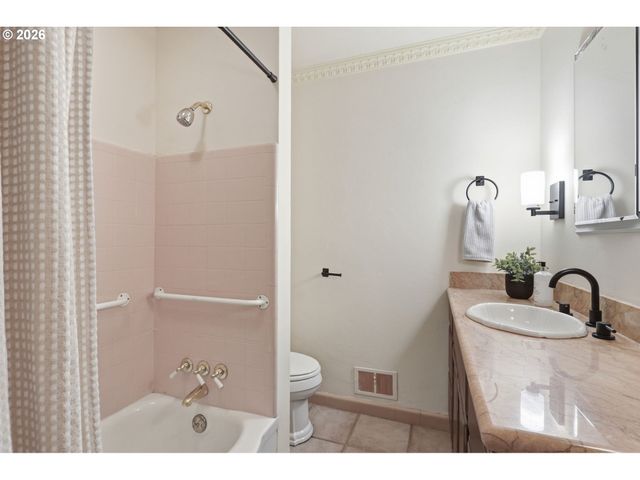 6010 S CORBETT Ave, Portland, OR 97239