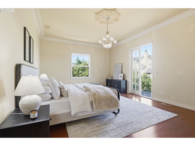 6010 S CORBETT Ave, Portland, OR 97239