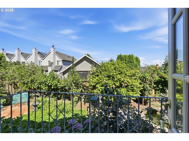 6010 S CORBETT Ave, Portland, OR 97239