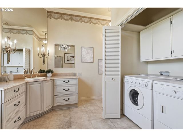 6010 S CORBETT Ave, Portland, OR 97239