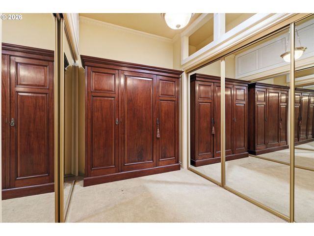 6010 S CORBETT Ave, Portland, OR 97239