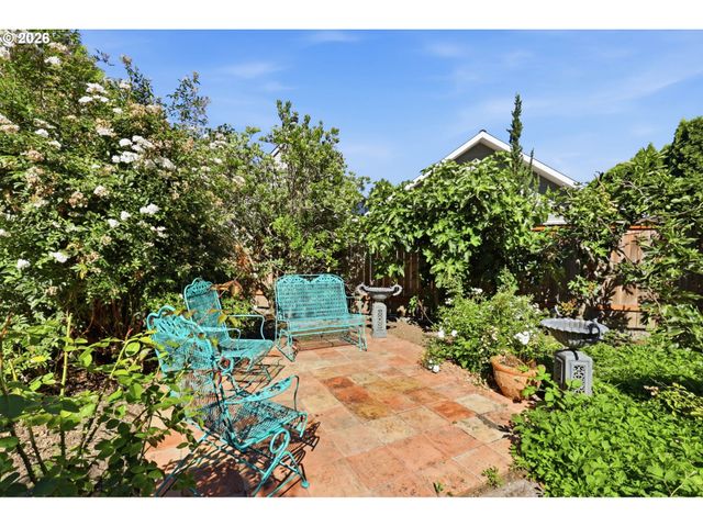 6010 S CORBETT Ave, Portland, OR 97239