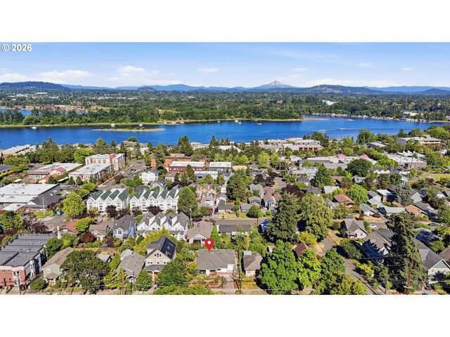 6010 S CORBETT Ave, Portland, OR 97239