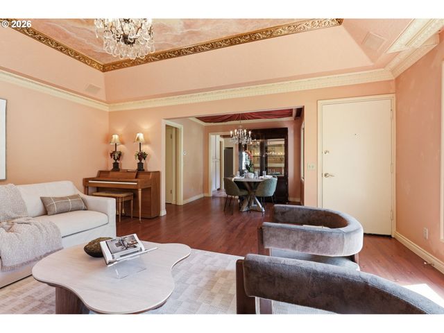 6010 S CORBETT Ave, Portland, OR 97239