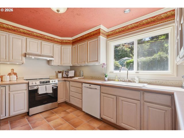 6010 S CORBETT Ave, Portland, OR 97239
