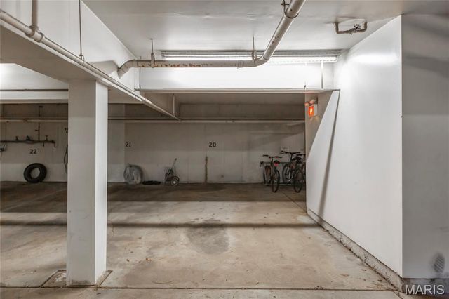 585 Coeur De Royale Drive 206, Creve Coeur, MO 63141