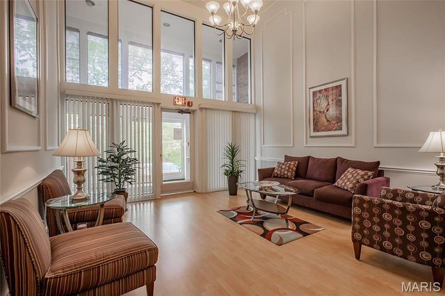 585 Coeur De Royale Drive 206, Creve Coeur, MO 63141