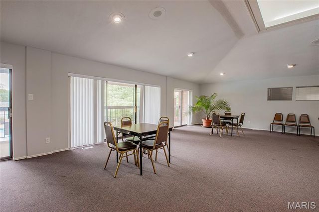 585 Coeur De Royale Drive 206, Creve Coeur, MO 63141