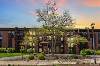 585 Coeur De Royale Drive 206, Creve Coeur, MO 63141