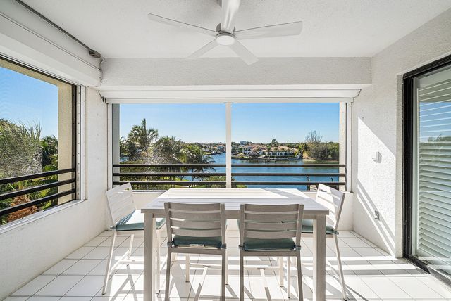 944 Oak Harbour Drive 944, Juno Beach, FL 33408