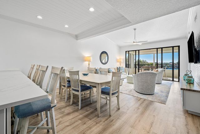 944 Oak Harbour Drive 944, Juno Beach, FL 33408