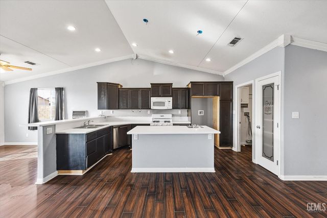 8572 Ironwood Avenue, California City, CA 93505