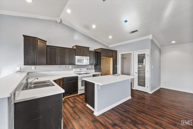 8572 Ironwood Avenue, California City, CA 93505