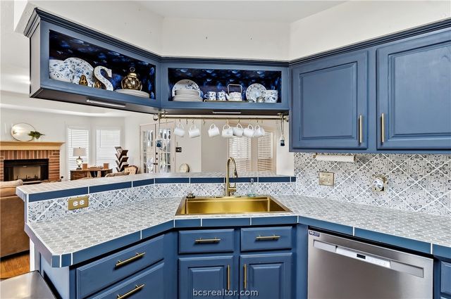 6402 Windwood Drive, College Station, TX 77845