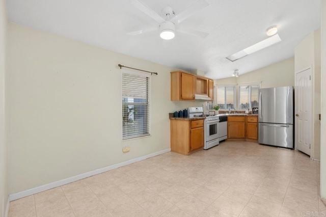 1600 E Vista Way 21, Vista, CA 92084