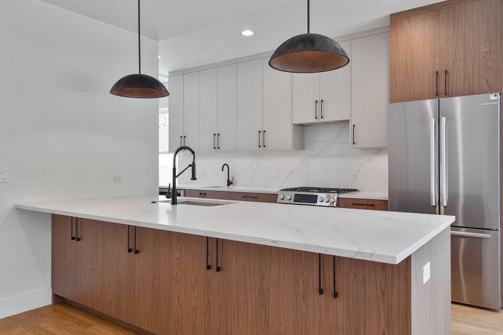 5000 W Argyle Street, Chicago, IL 60630 — photo 3