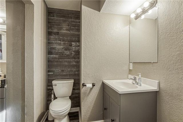 19704 E 14TH Terrace N, Independence, MO 64056