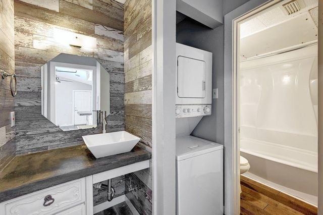 6903 Deatonhill DR 16, Austin, TX 78745