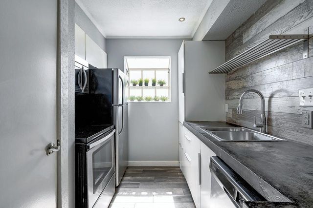 6903 Deatonhill DR 16, Austin, TX 78745